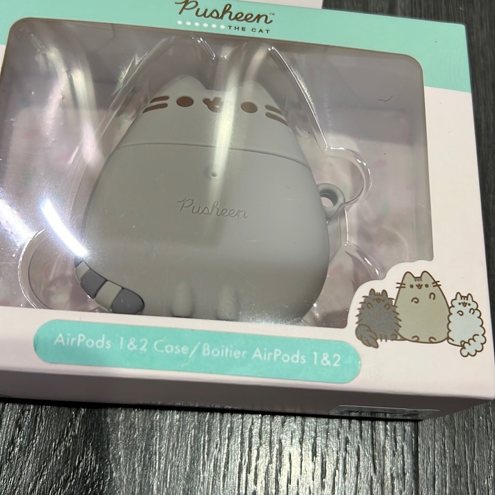 Pusheen AirPods 1/2 case - Picture 7 of 11